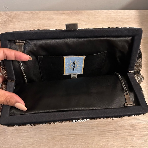 Medium Sized Beaded Bag. - Picture 3 of 4